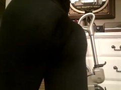 LOUD, NASTY JUICY WET BUBBLY FART IN TIGHT YOGA PANTS