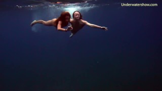 Submerso Hot Babes debaixo d'água
