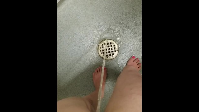 Quick Pee In Shower At The Gym