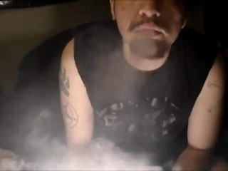 Goth Trans Man Masturbeert Met Vape