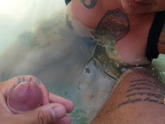 Dopo l'anale in piscina, milf beve sperma dal bicchiere (2° Parte)