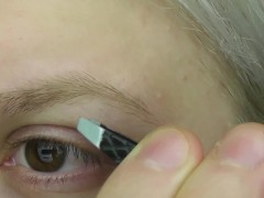 Plucking Eyebrows - Screenshot 1 of 16 - Kink