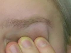 Plucking Eyebrows - Screenshot 10 of 16 - Eyebrow Plucking
