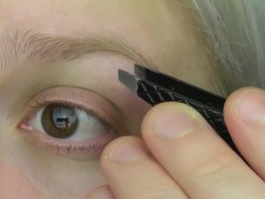 Plucking Eyebrows - Screenshot 11 of 16 - Kink