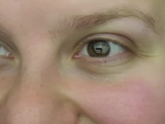 Plucking Eyebrows - Screenshot 15 of 16 - Eyebrow Plucking