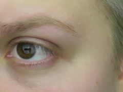 Plucking Eyebrows - Screenshot 4 of 16 - Plucking Eyebrow