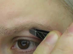 Plucking Eyebrows - Screenshot 5 of 16 - Eyebrow Plucking
