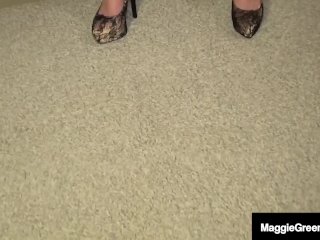 Well_Rounded Milf Maggie Green FingersHer Plump Pussy!