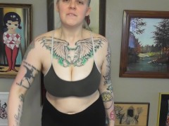 CHUBBY TATTOOED GIRL DOING BICEP CURLS