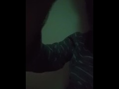 jean-benjamin presente une nouvelle vidéos et montre ses fesses devant son