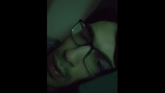 jean-benjamin presente une nouvelle vidéos et montre ses fesses devant son