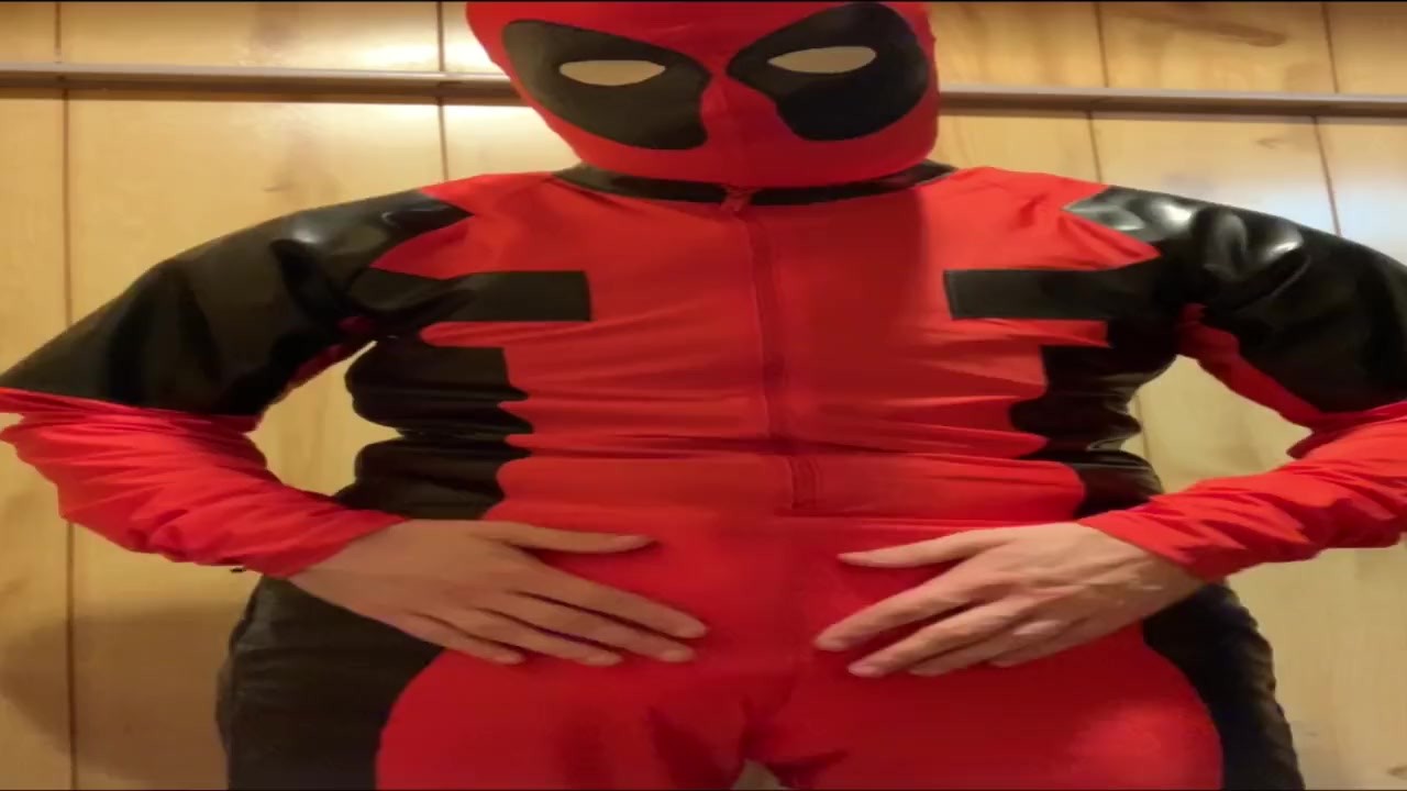 Deadpool Showing Off His Good Looks! - Darknessporn.com