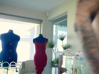 BABES - Thicc booty babe Skylar Snow takes a_load