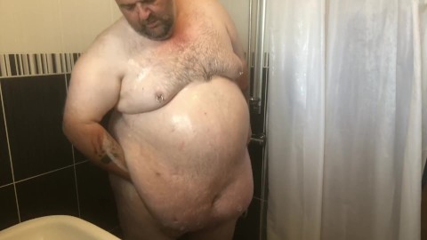 Superchub 550lbs taking a shower