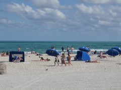 PUBLIC BEACH WACKING OFF - PREVIEW - Screenshot 3 of 16 - Point Of View