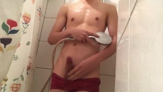 男孩淋浴混蛋和暨/湿内衣