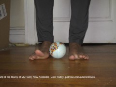 amaninheels | Giant Crossdresser | World at the Mercy of My Feet (Teaser)