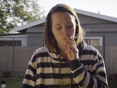 Quick Smoke - Screenshot 15 of 16 - Girl Smoke