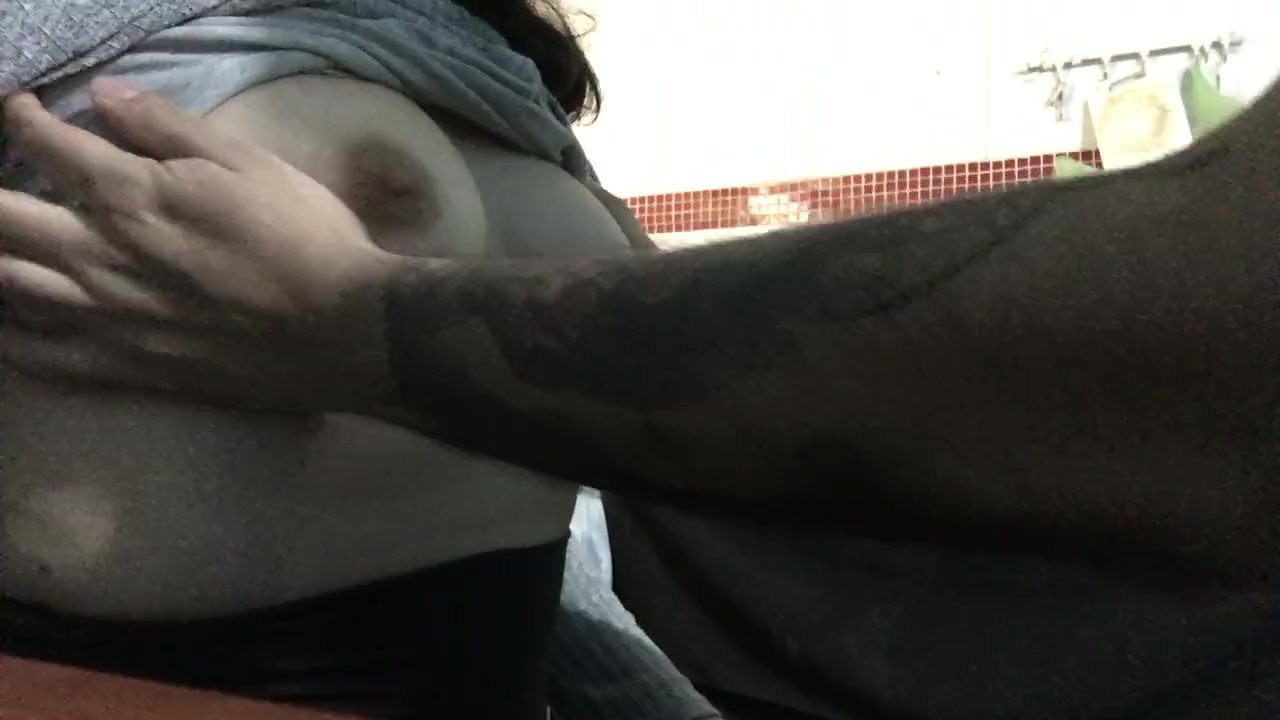 Mi Vecina Se Deja Chupar Las Tetas - Pornhub.com