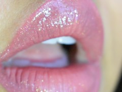 Lip Shine - Screenshot 2 of 16 - Lip Gloss