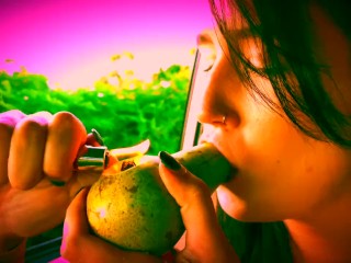 Fumando a Través De Varias Frutas y Verduras