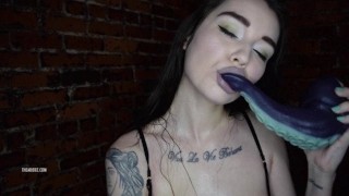 Septopuss Teaser (Wet babe teases and fucks sea creature Bad Dragon dildo)