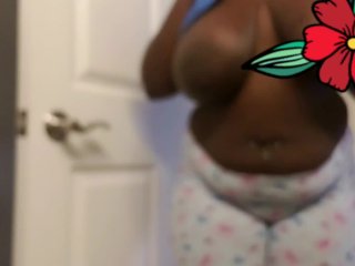 CHOCKCLIT TWERKS HER NICE FAT ASS IN A WEDGIE-Chockclit Nastii