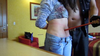 pénétrer ma demi-soeur son délicieux nombril et son ventre doux