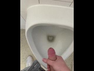 Spermaschuss Auf Toilette