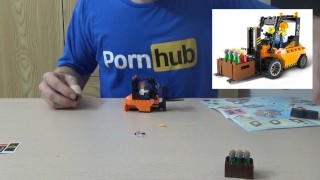 Eu construo uma bela empilhadeira Lego e isso é melhor do que sexo