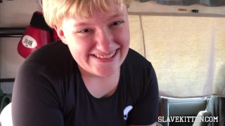 Daddy’s FTM Trans boi Teen (18) Esclave sexuelle - Nouveau sexe Toy &pipe en camping-car