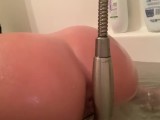 Masturbação no banho com o chuveiro, orgasmo intenso e rápido