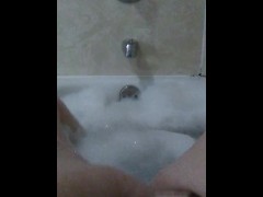Kitty's bubble bath fun - Screenshot 15 of 16 - Feet
