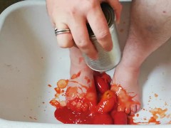 Fun with tomatoes - Screenshot 1 of 16 - Kink