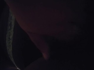 玩弄我湿漉漉的阴户