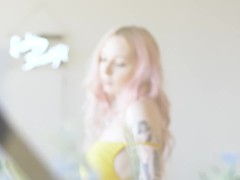 Teasing You - Screenshot 3 of 16 - Pink Hair
