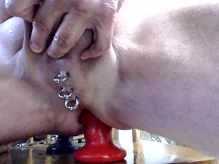 больше фаллоимитаторов и пробок