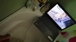 Musturbation in the tub. (Please put your headphones) .