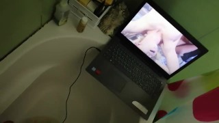 Musturbation in the tub. (Please put your headphones) .