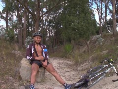 Ciclista Profesional No Aguanta Y Se Corre Sin Importarle Que Lo Miren