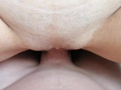 Оттрахал крупным планом и кончил на сиськи