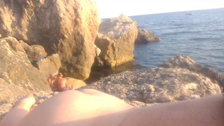 En Una Playa Nudista En Crimea