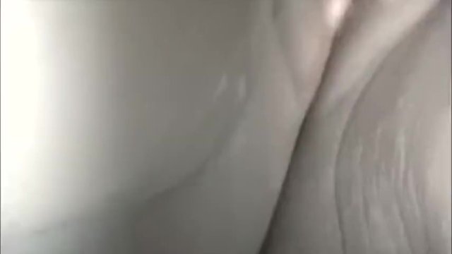 Поздно ночью Киска Играет