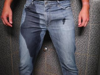 Guy pee inside his jeans and cumshot on end