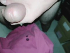 Ejaculation in warehouse - Screenshot 8 of 16 - Onanie