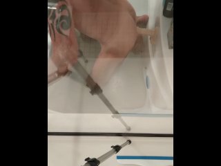 Getting fucked by a diodo in the tub.
