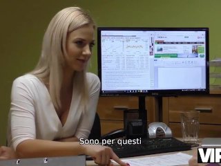 VIP4K. Luomo e pronto a dare un po di soldi alla ragazza se lei lo fa venir