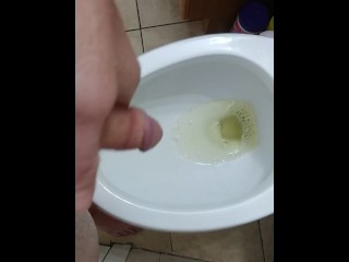 Man Relieving Hisself!!!!!