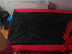 als Rubbersisters Gummipuppe stylen