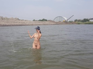 Girl bathes naked in_the river and masturbates on the shore